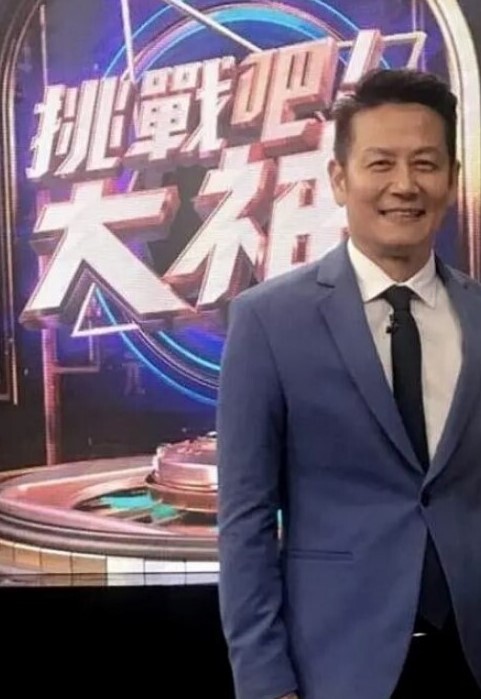 清秀大奶骚货淫声荡语撩骚互动坐骑假屌操逼_ - 911爆料网