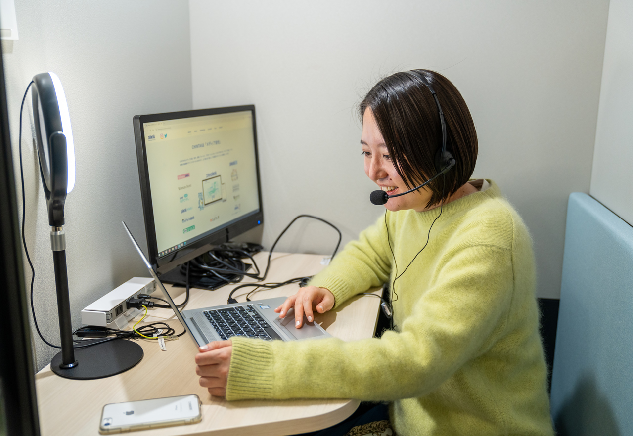 ソロエリアのイメージ2。防音個室の1人専用會議室を設置